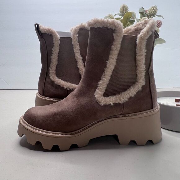 DV by Dolce Vita Vinny Lug Sole Ankle Bootie Tan Pull On Fur Trim Women 8 NWOB - Picture 6 of 10